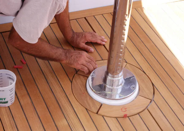 Pose de pont en teck - Maritime Wood Products