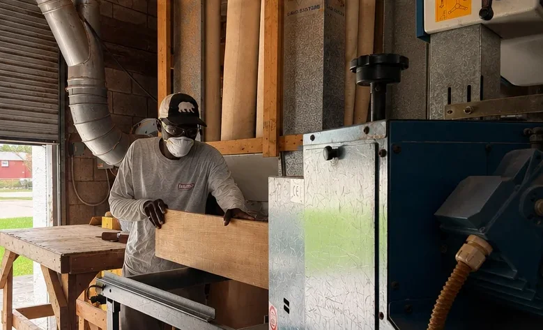 Usinage de bois de teck à l'atelier - Maritime Wood Products