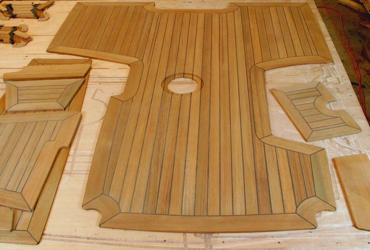 Paneles de cubierta de teca a partir de patrón - Maritime Wood Products