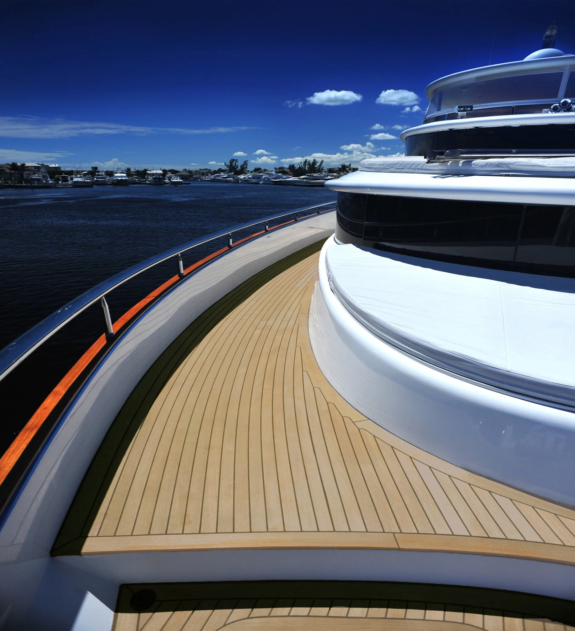 Rénovation de pont en teck de superyacht - Maritime Wood Products