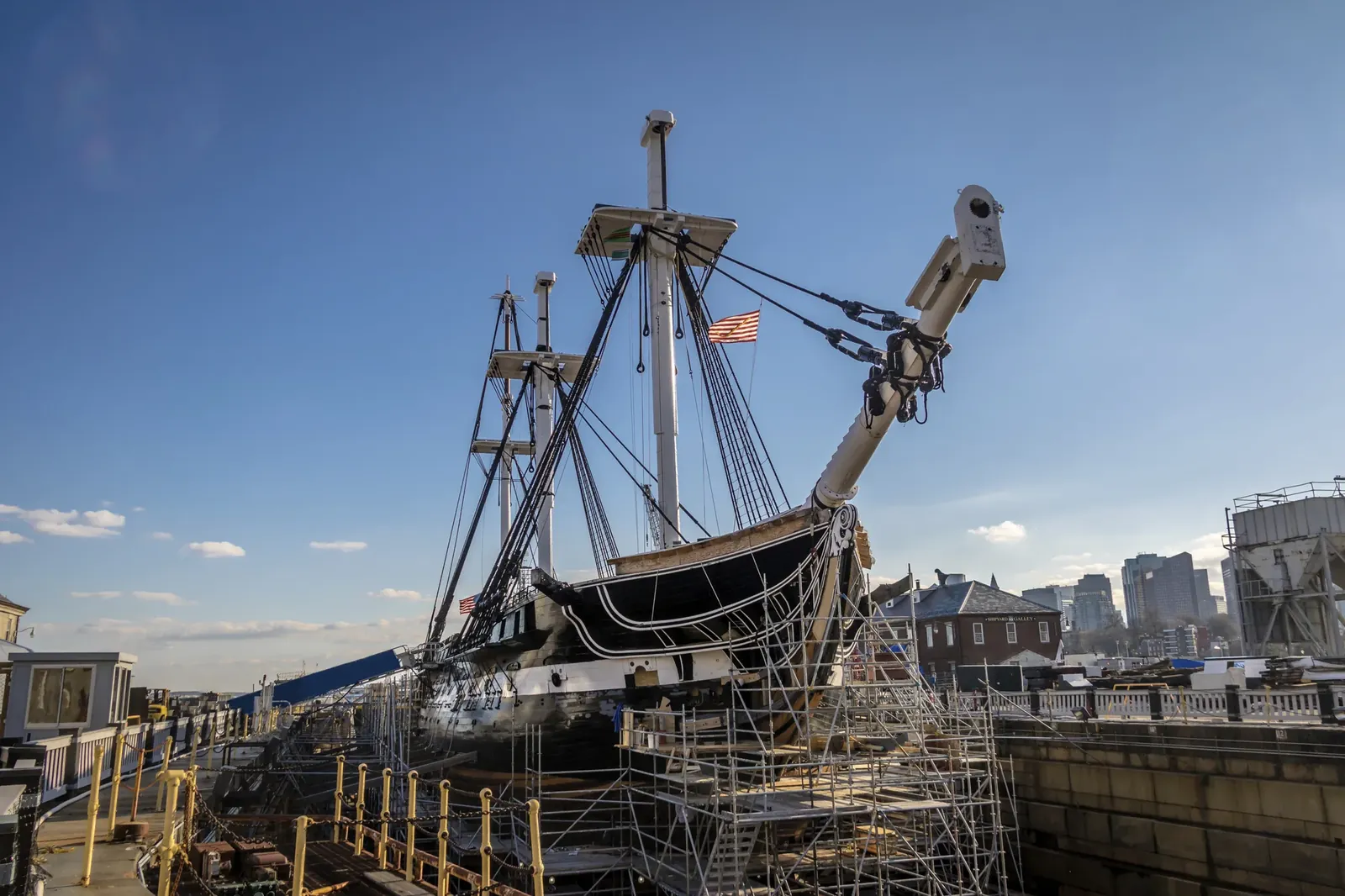 Calfatage en teck de l'USS Constitution - Maritime Wood Products